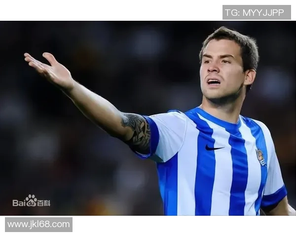 马丁内斯的传奇旅程：从青涩球员到世界足球的璀璨明星